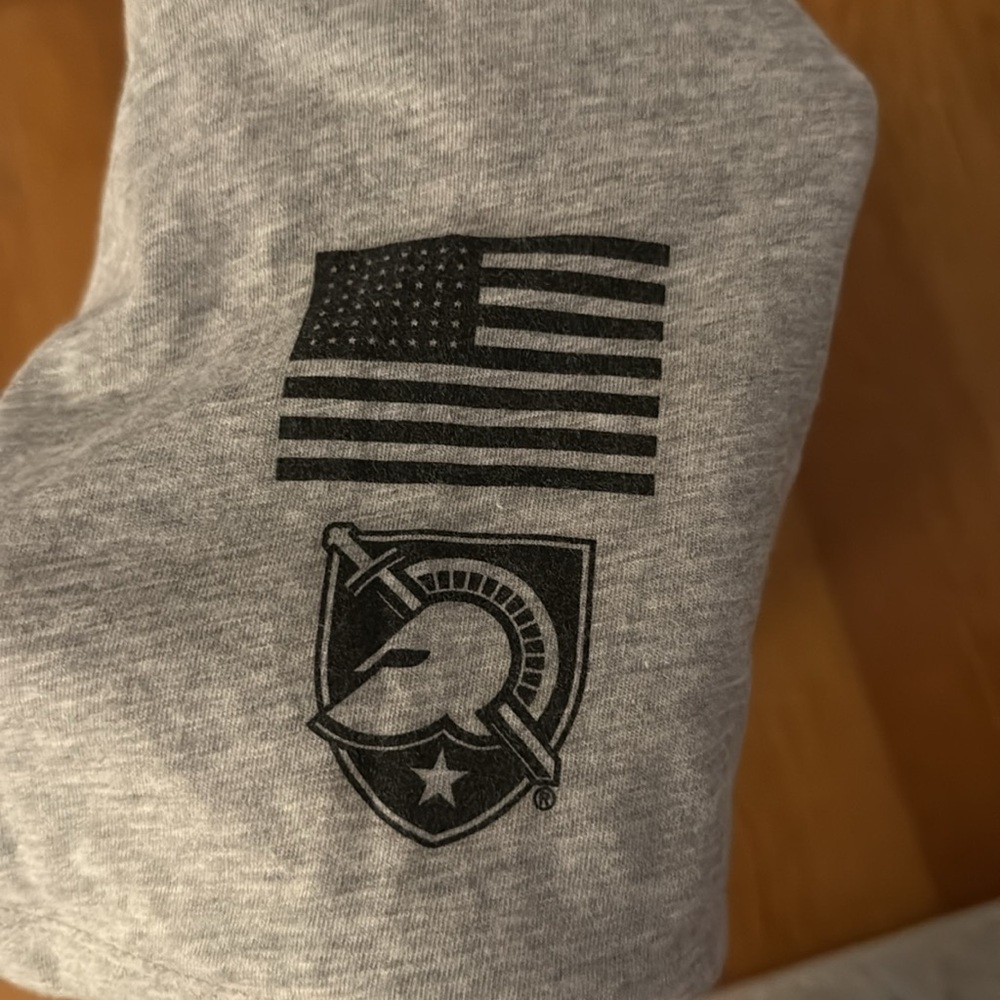 Nike Gray T-Shirt with Black Army Design - Picture 2 of 2